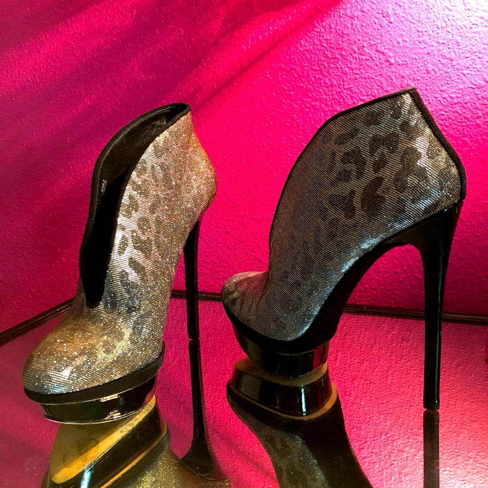 B Brian Atwood bootie